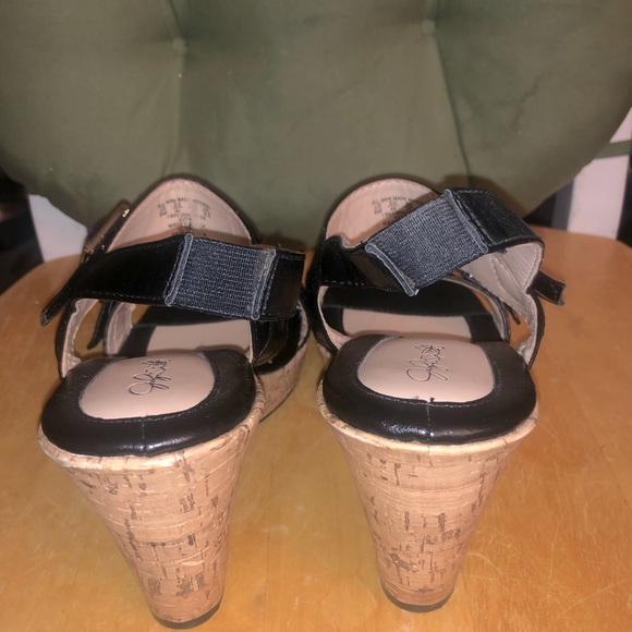 Jaclyn Smith Heels - Picture 2 of 5